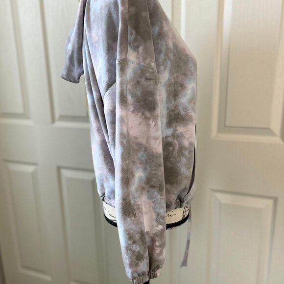 Women's Lightweight Cropped Pullover Scoop Neck Hoodie with Front Mock Pouch - Picture 5 of 10